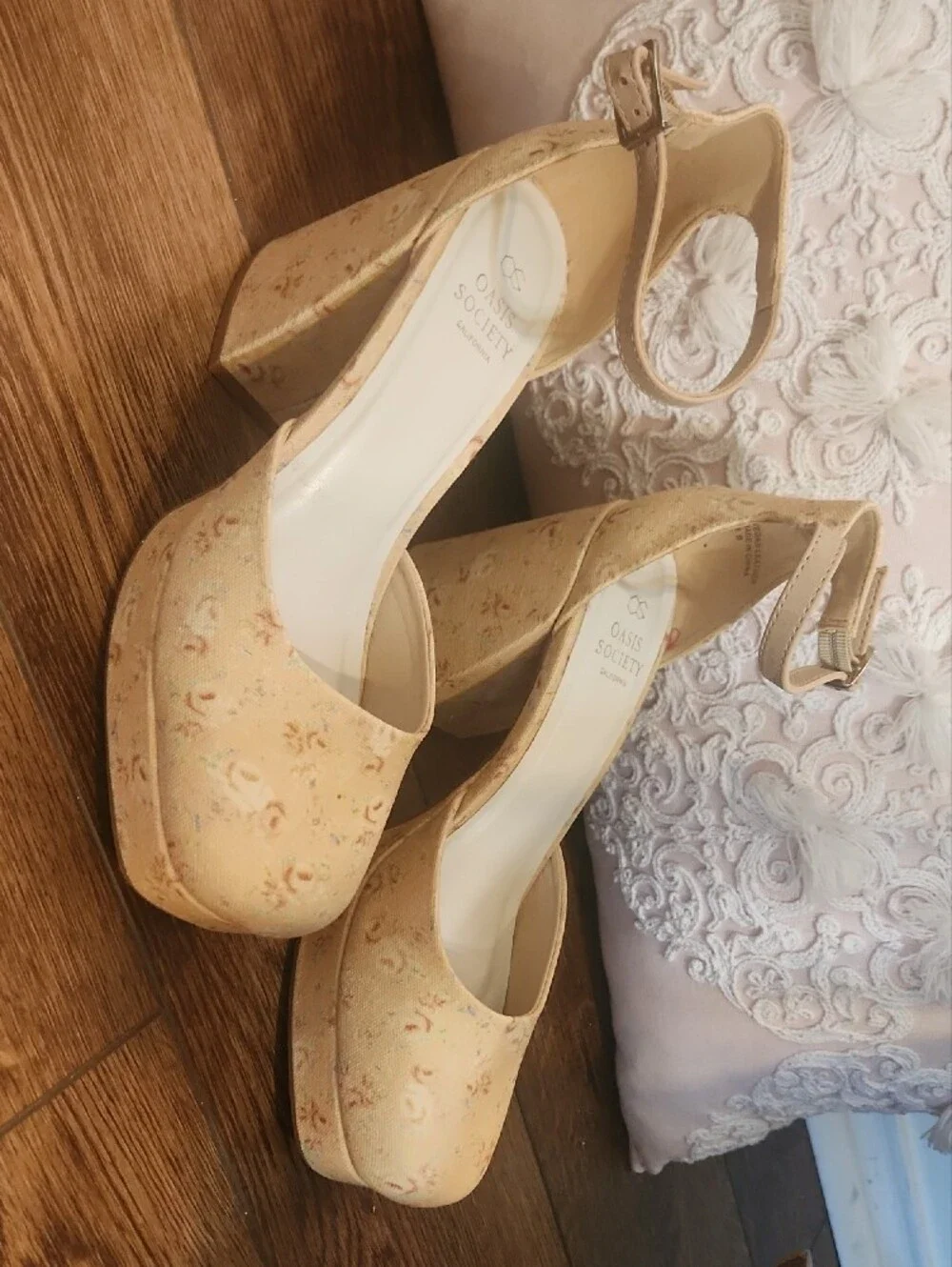 OASIS SOCIETY Floral Cream Ankle-Strap Platform Pumps